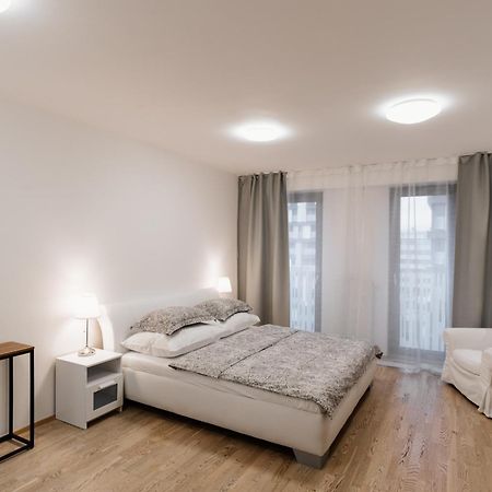 Appartamento Garden Towers Praga Esterno foto